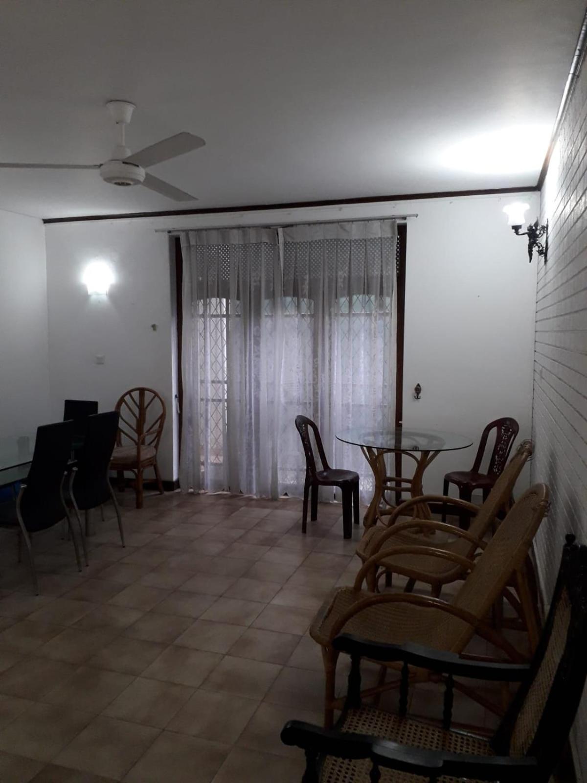 Ceylon Travel And Stay Lodge Battaramulla Buitenkant foto