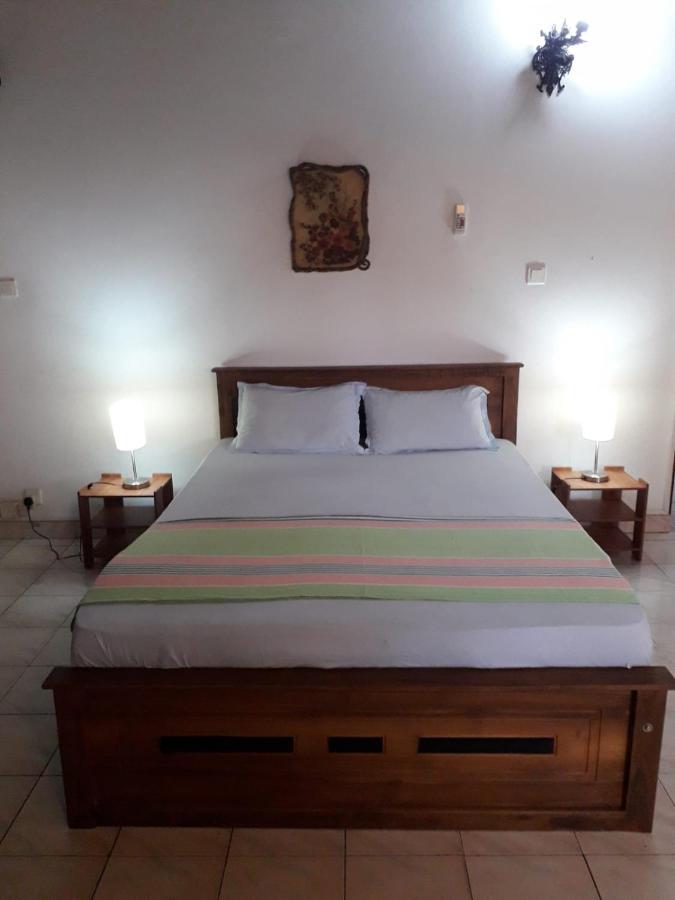 Ceylon Travel And Stay Lodge Battaramulla Buitenkant foto