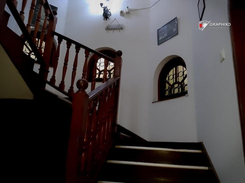 Ceylon Travel And Stay Lodge Battaramulla Buitenkant foto