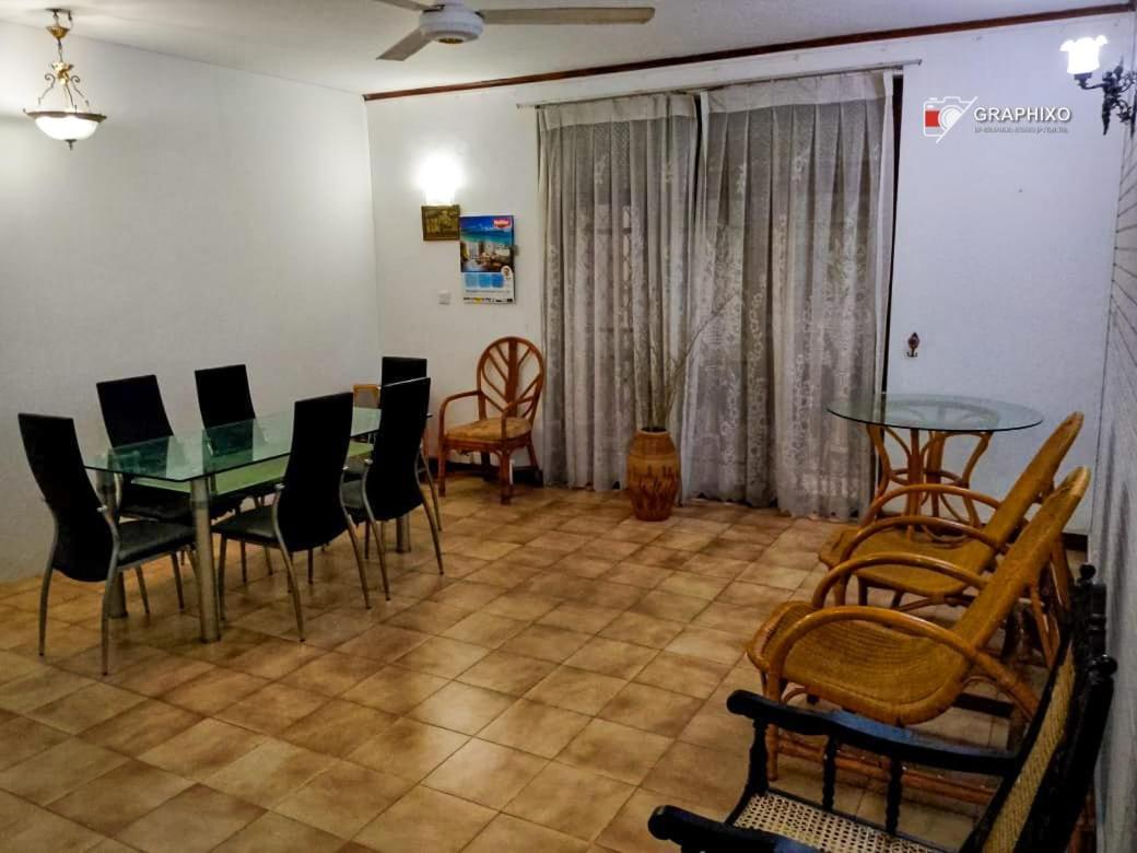 Ceylon Travel And Stay Lodge Battaramulla Buitenkant foto