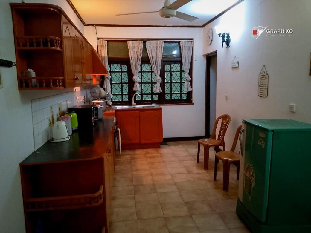 Ceylon Travel And Stay Lodge Battaramulla Buitenkant foto