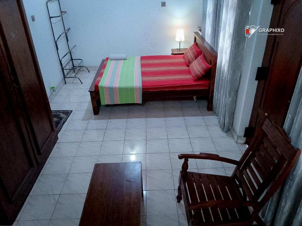 Ceylon Travel And Stay Lodge Battaramulla Buitenkant foto