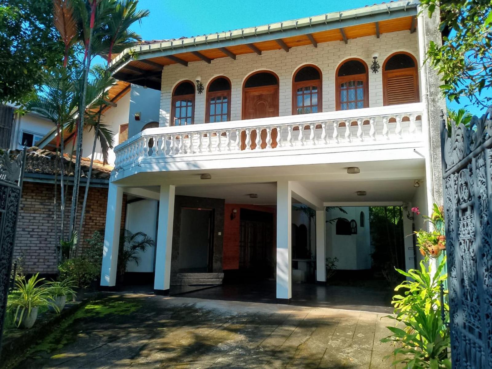 Ceylon Travel And Stay Lodge Battaramulla Buitenkant foto